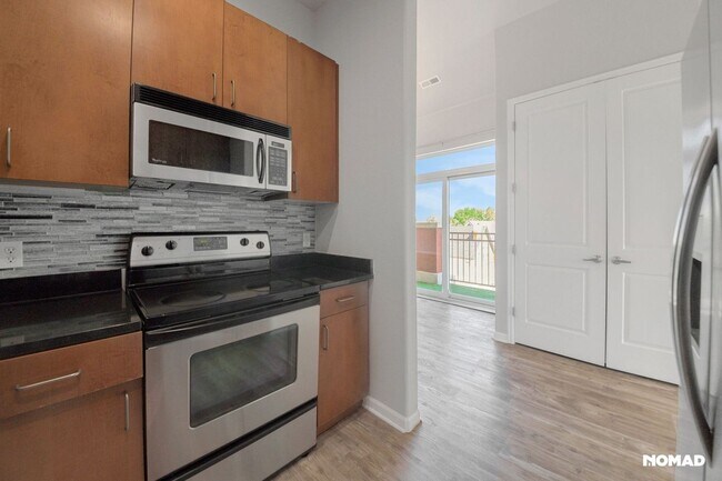Foto del edificio - Two each: Bed, Bath, Parking, Storage Unit...