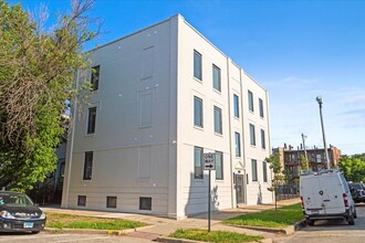 Building Photo - 2023 N Drake Ave