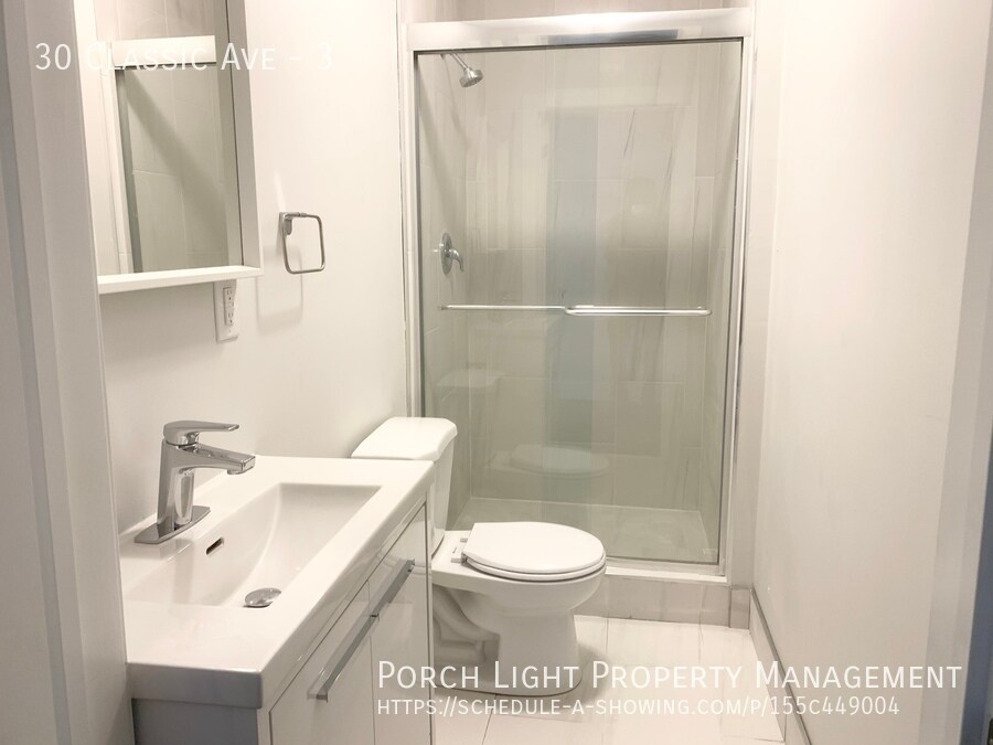 Building Photo - Modern and Spacious 1 Bedroom