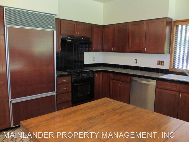 Building Photo - 3 br, 2.5 bath House - 28 MONTICELLO DR