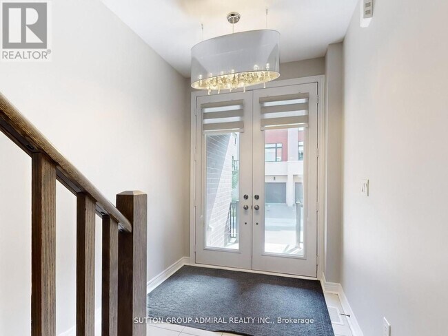 Building Photo - 70 Laskin Dr