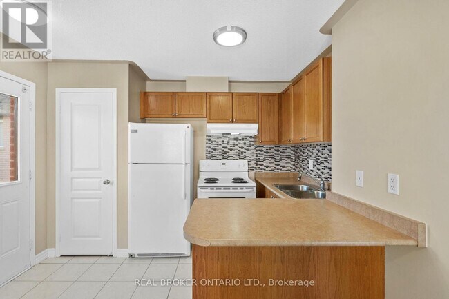 Building Photo - 496 White's Hill Ave