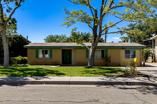 cul de sac quiet serene - 1909 Othello Ct NE