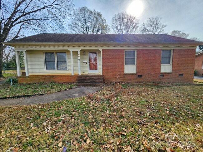 Foto del edificio - 6618 Hartsell Pl