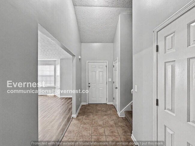 Foto del edificio - 3 Bed, 2 Bath Home with Fenced Yard & Garage / Pet-Friendly / Available Now!