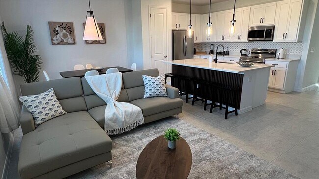 Building Photo - 639 Longboat Dr