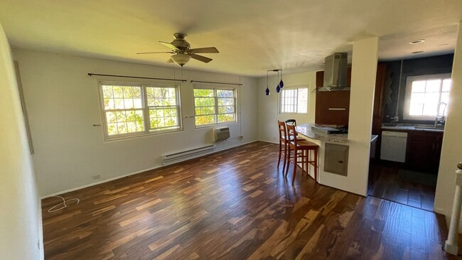 Building Photo - 3338 Valley Dr