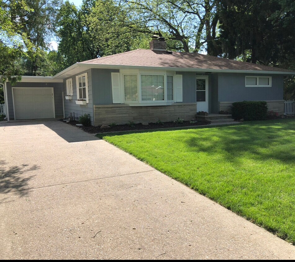 Primary Photo - 1717 Maywood Dr