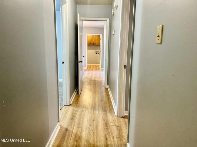 Building Photo - 123 Fairoaks Dr