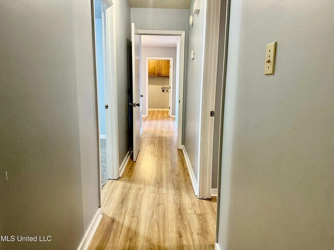 Foto del edificio - 123 Fairoaks Dr