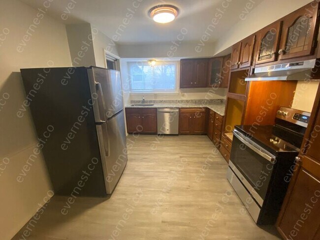 Building Photo - 1985 St Joseph St