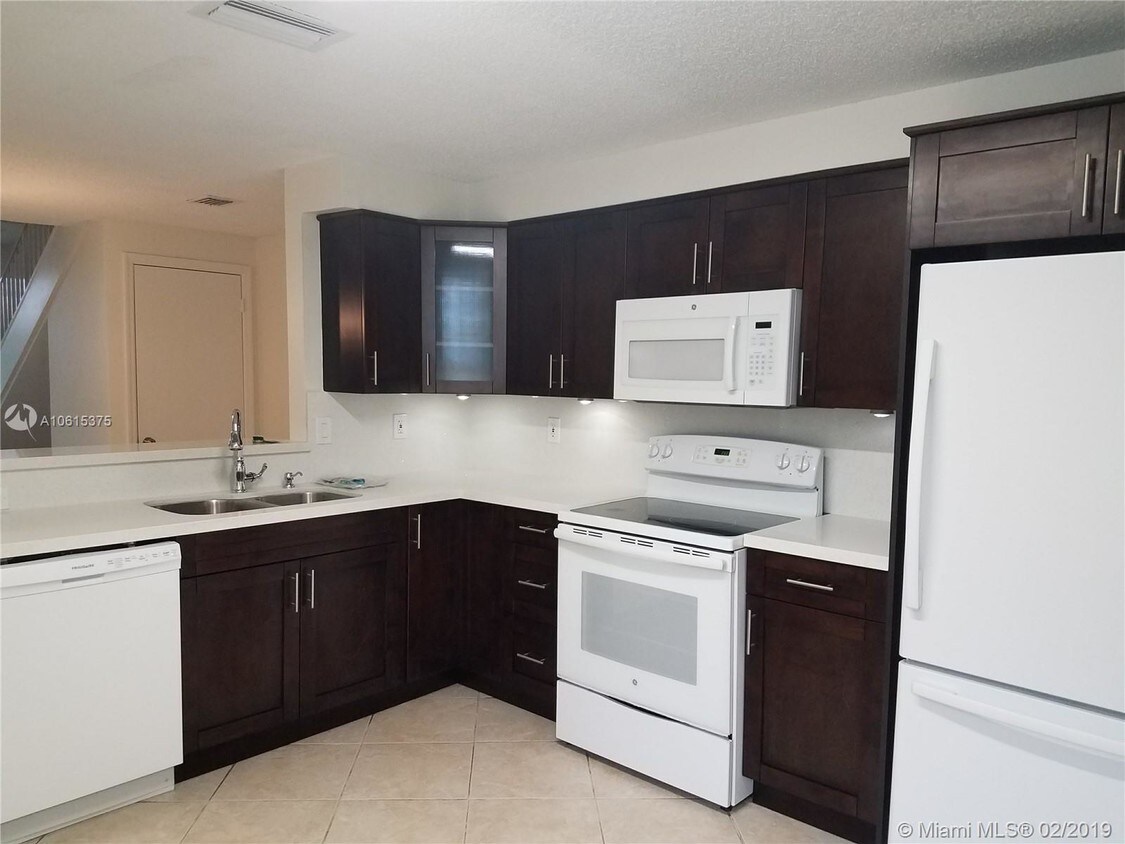 Primary Photo - 912 Sevilla Cir