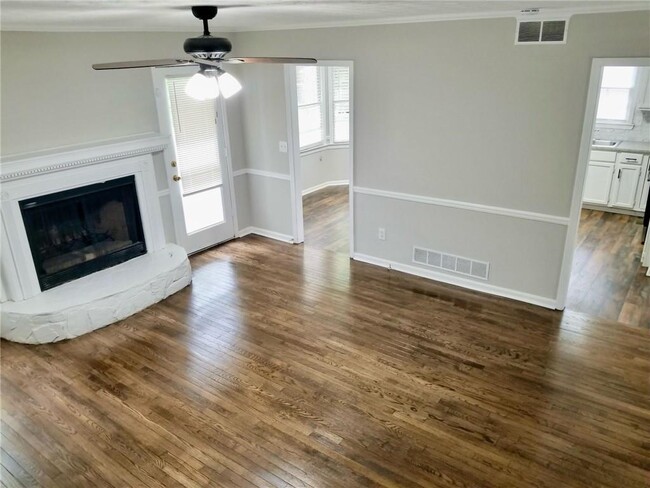 Building Photo - 4006 Evelyn Dr