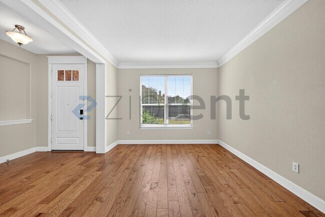 Building Photo - Unit
