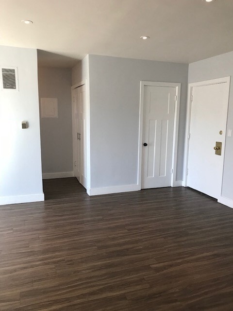 Interior Photo - TARZANA 6170