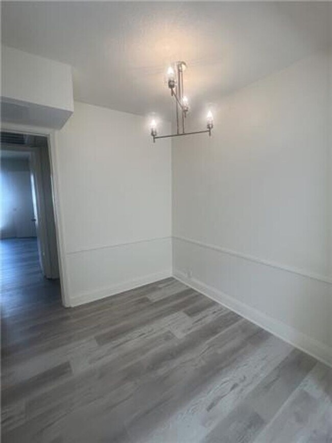 Foto del edificio - 3320 N Arnoult Rd