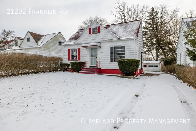 Building Photo - Maple Heights Bungalow
