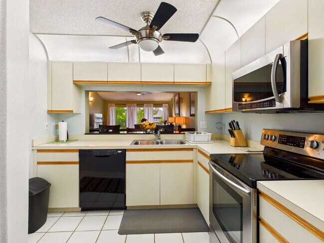 Foto del edificio - Furnished 2BR/2BA Lakefront Condo – 12-Mon...