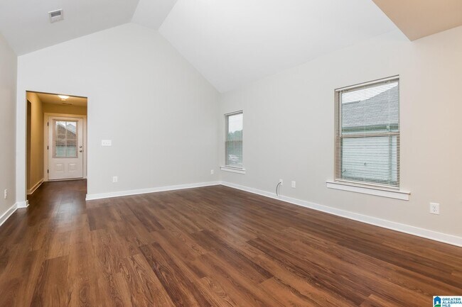 Foto del edificio - 875 Maple Trce