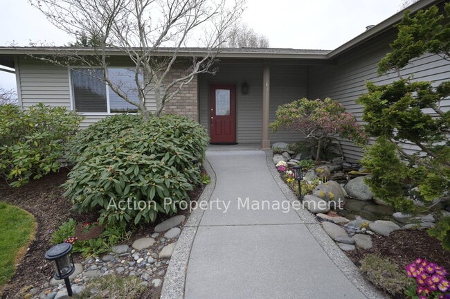 Building Photo - No step entry 2 bed, office, 2 bath, 2 car garage on 1.28 acres