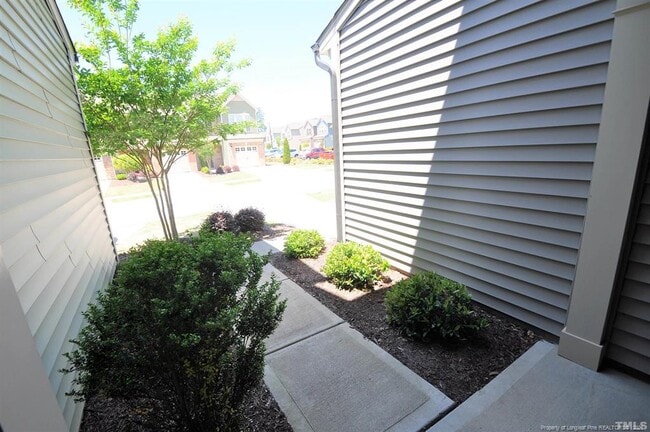 Building Photo - 209 Brier Crossings Loop