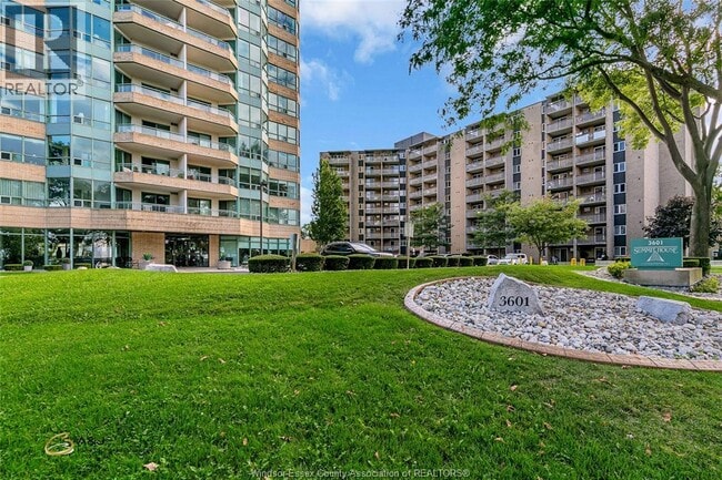 Photo du bâtiment - 3601 Riverside Dr E