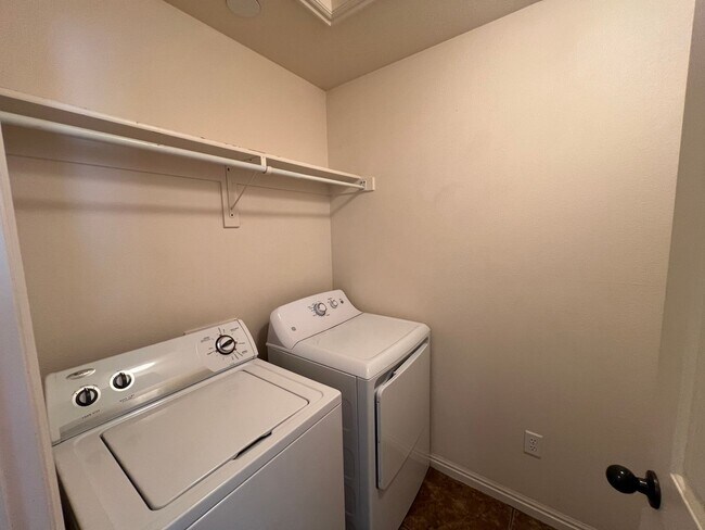 Foto del edificio - Move-In Discount! 2 Bedroom - 1 bath - Beautiful Views and Great Location!