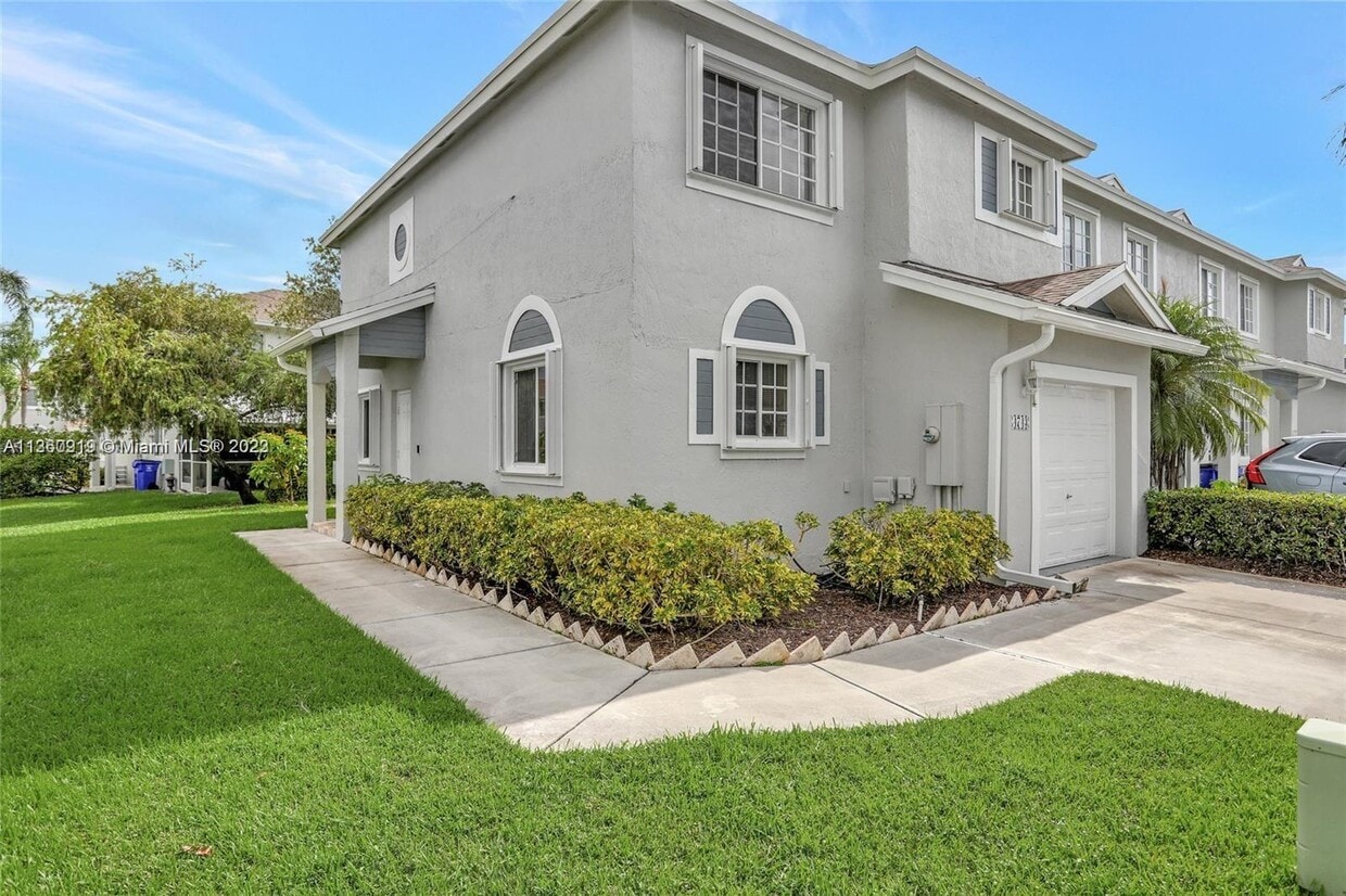 4743 SW 14th Ct, Deerfield Beach, FL 33442 Townhome Rentals in