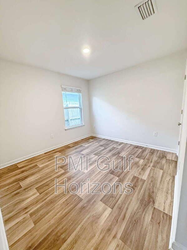 Foto del edificio - 7469 Steeplechase Blvd