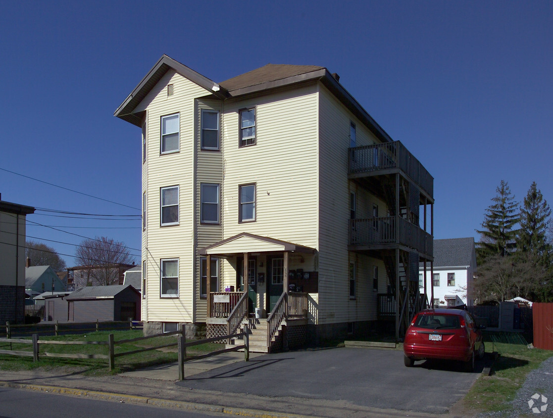 Building Photo - 578-580 Bay St