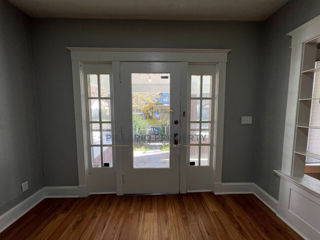 Building Photo - Spacious and Updated, 3 Bedroom/2 Bathroom...