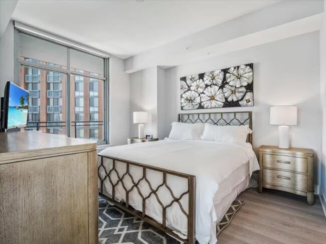 Building Photo - 4836 Rugby Ave