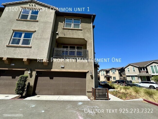 Building Photo - Beautiful 3 Bed, 2.5 Bath Condo in Perfect...