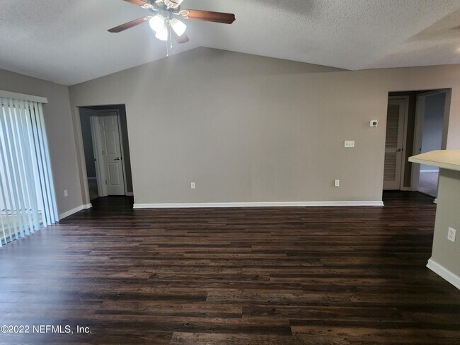 Foto del edificio - 9263 Whisper Glen Dr