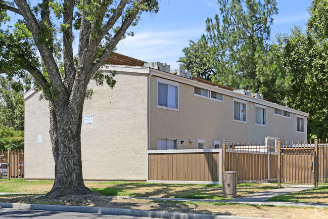 Building Photo - Merced Meadows Apartments