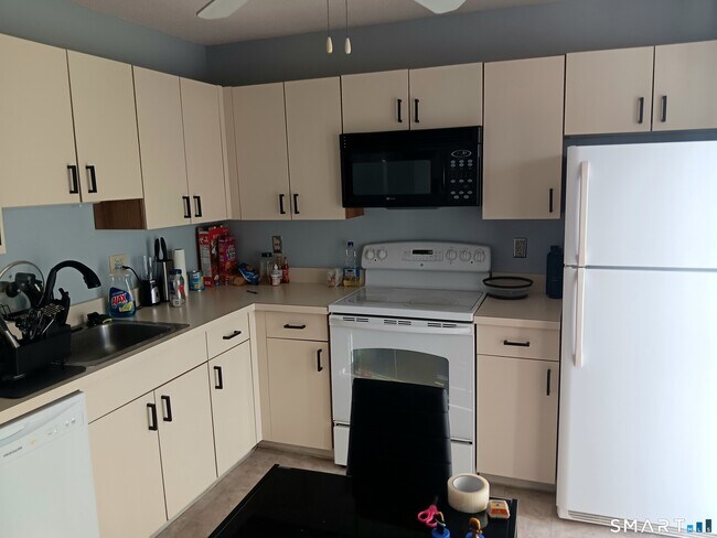 Foto del edificio - 585 Park Rd