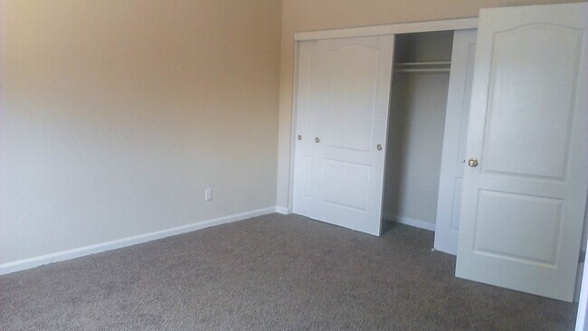 Building Photo - 1253 Greenleaf Loop