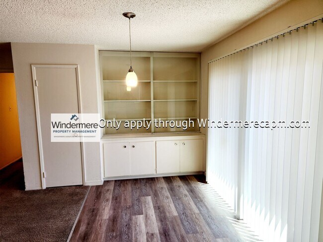 Building Photo - Cozy Three Bedroom Home- Available Now!