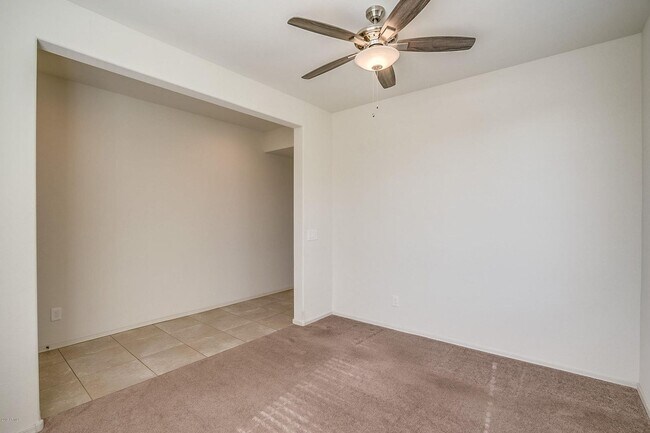 Foto del edificio - Charming 4-bed, 3.5 bath home with full SOLAR at Trailside community on Happy Valley in North Peoria