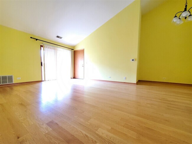 Building Photo - 8710 W Evelyn Ln