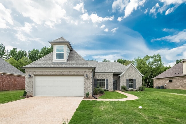 Building Photo - Now Leasing a 4-bedroom 2 bath home in Oli...