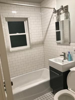 bath - 1807 Northwest Blvd