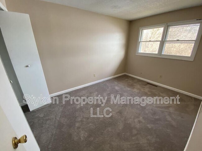 Foto del edificio - 2840 Cranbrook Street - 4