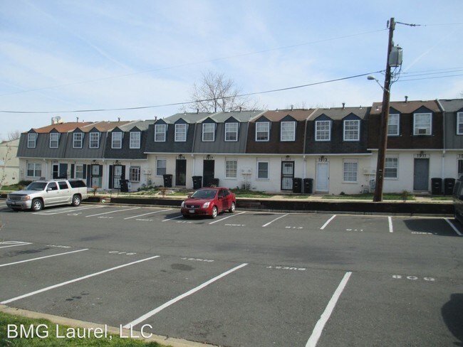Building Photo - 1913 Village Green Dr