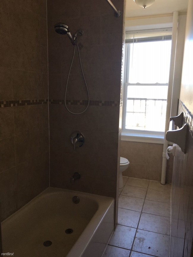 Building Photo - 2 br, 1 bath  - 1204 Kennedy Blvd