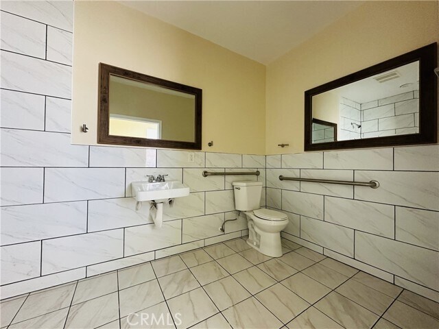 Foto del edificio - 1002 E 33rd St