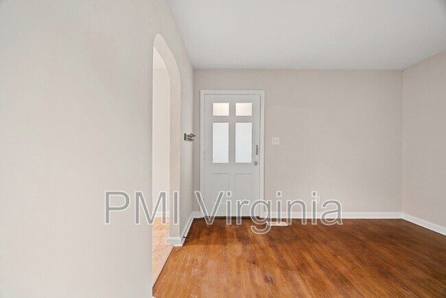 Foto del edificio - 7730 Ruthven Rd