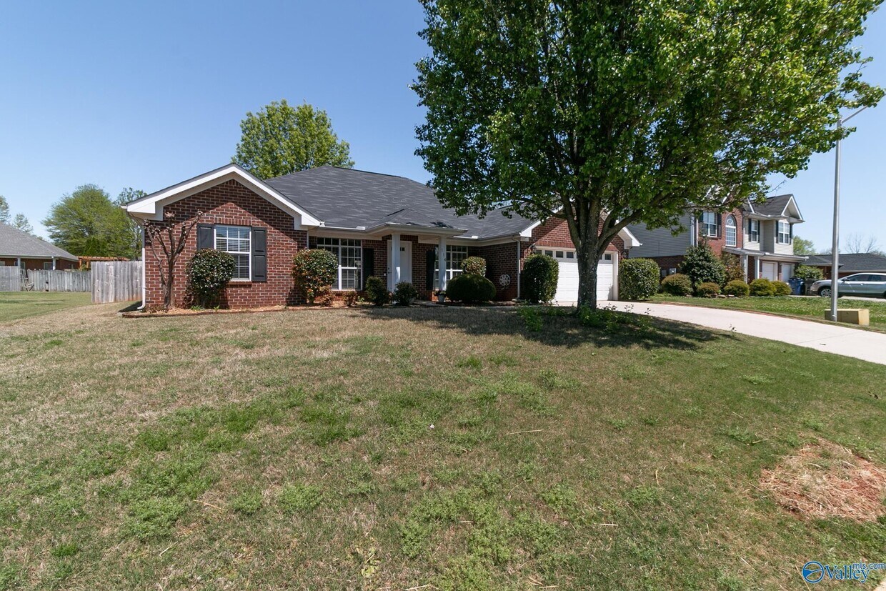 Primary Photo - 114 Clover Ridge Dr