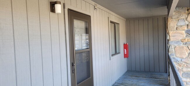 Foto del edificio - 475 Meadowview Dr