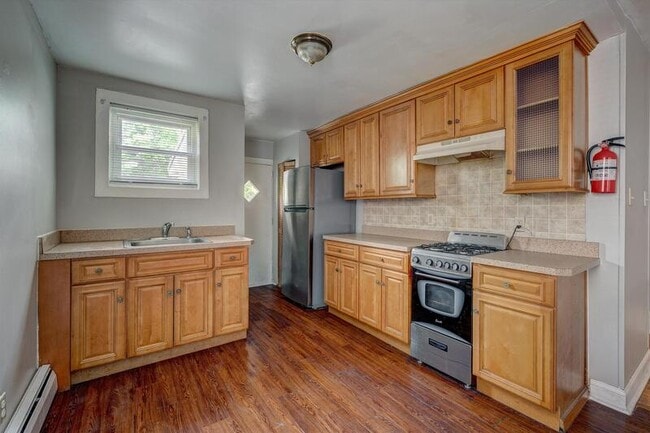 Photo - 329 E Union St Apartment